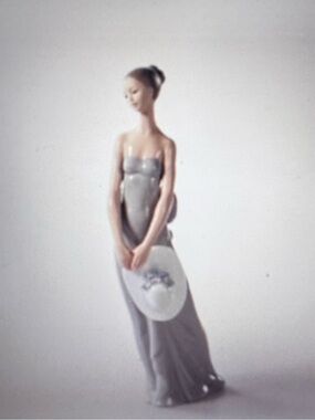 LLADRO Bridesmaid. Retired 2007. # 5598. No box.